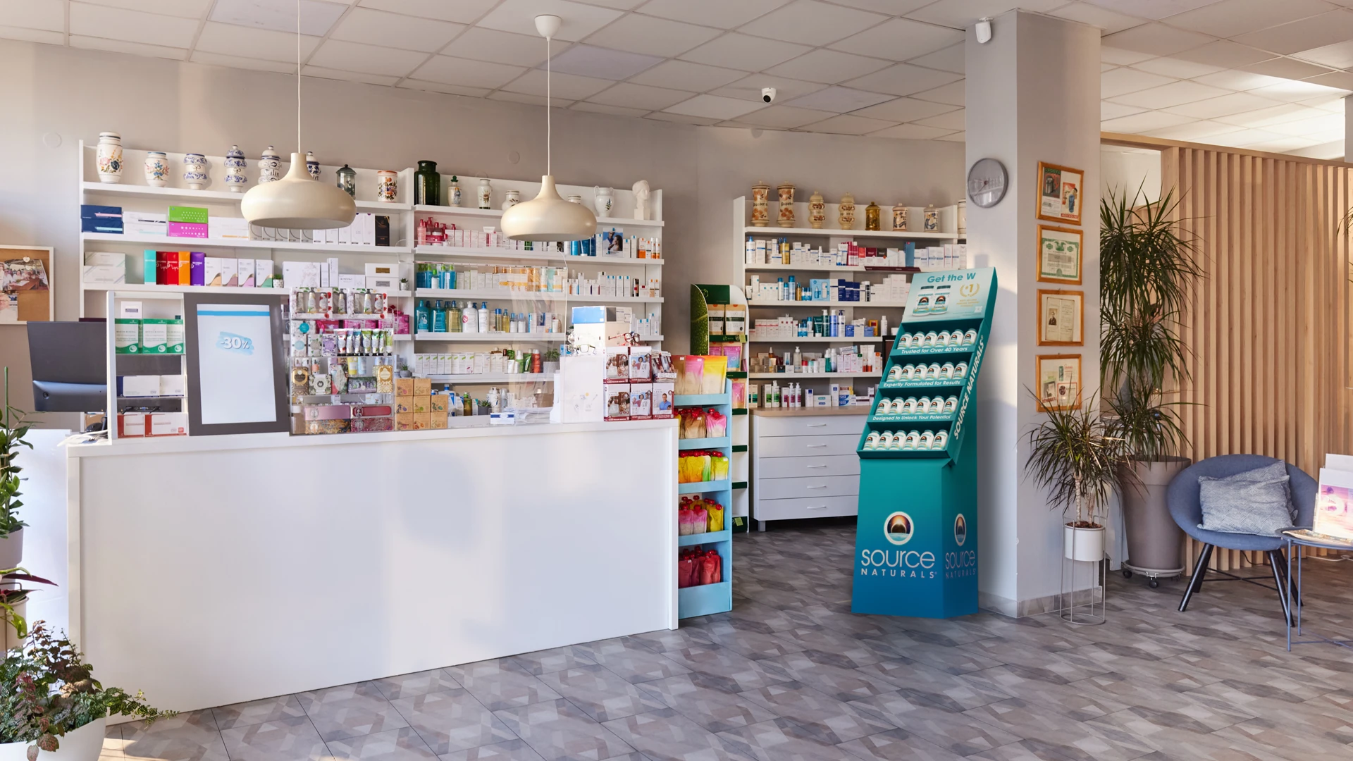 Source Naturals flexible point-of-sale display system.